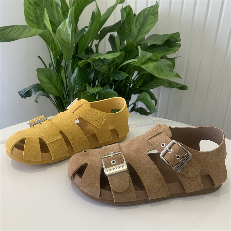 镂空复古罗马凉鞋女2025夏季新款真皮软底休闲猪笼鞋百搭沙滩鞋