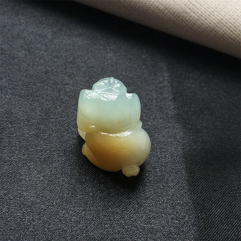 缅甸翡翠冰种三彩玉立体狗吊坠老种a货冰透水润玉属性狗挂件黄翡