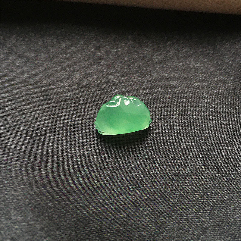 缅甸翡翠高冰种满绿色螃蟹吊坠老种a货冰透水润阳绿玉蟹裸石镶嵌