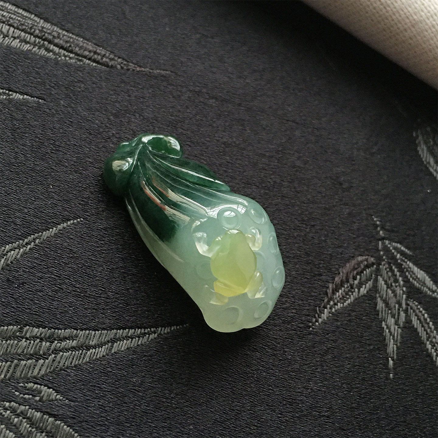 缅甸翡翠冰种精雕莲藕挂件老种a货冰黄翡玉莲蓬挂件特色呱呱来财