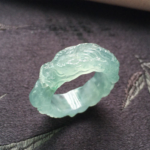 天然翡翠冰种蓝水精雕龙头指环