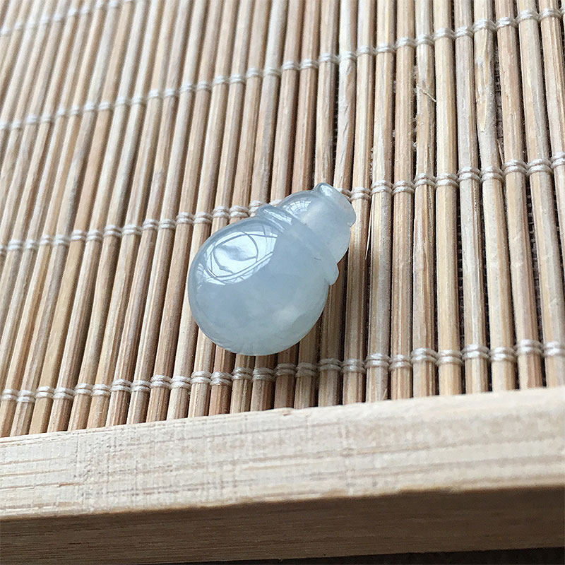 翡翠冰种纯净玉葫芦三通吊坠