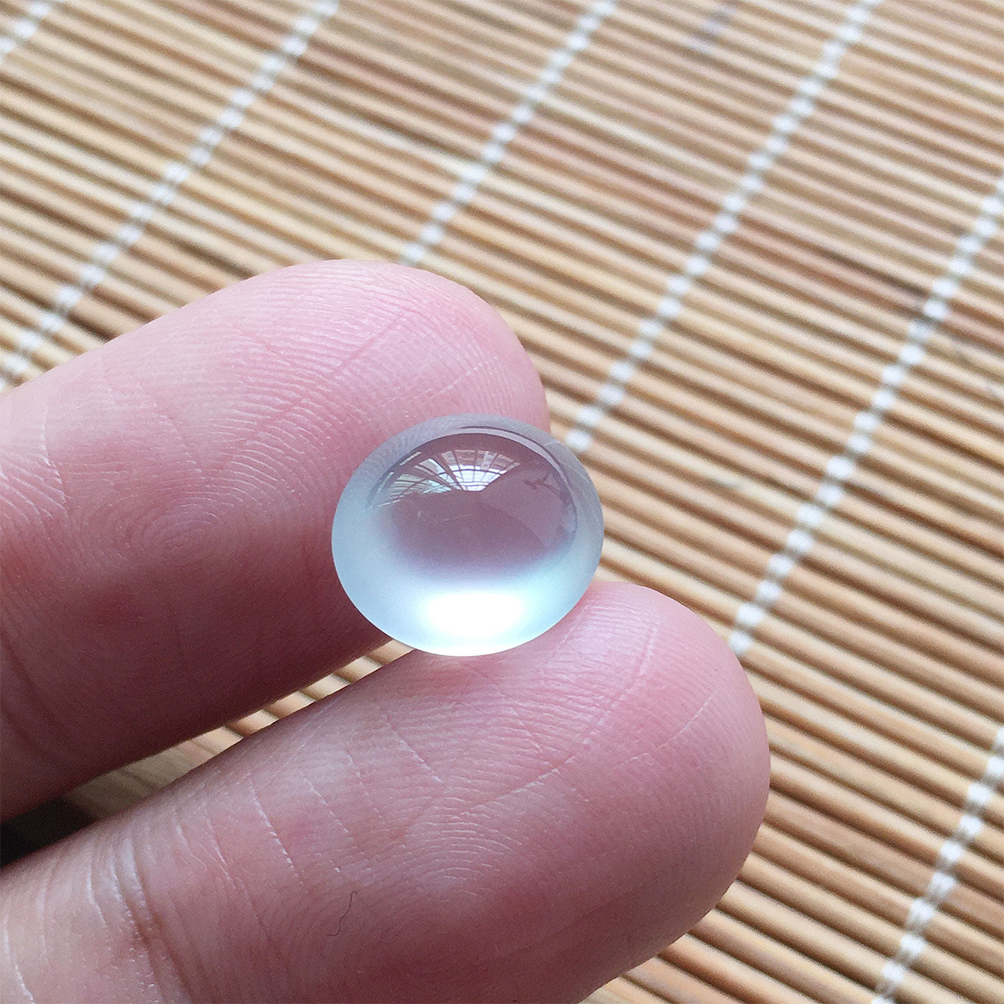 缅甸翡翠玻璃种纯净起光玉蛋面