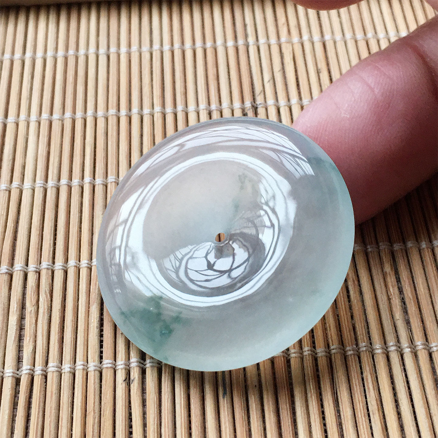 缅甸翡翠A货冰种飘花平安扣吊坠