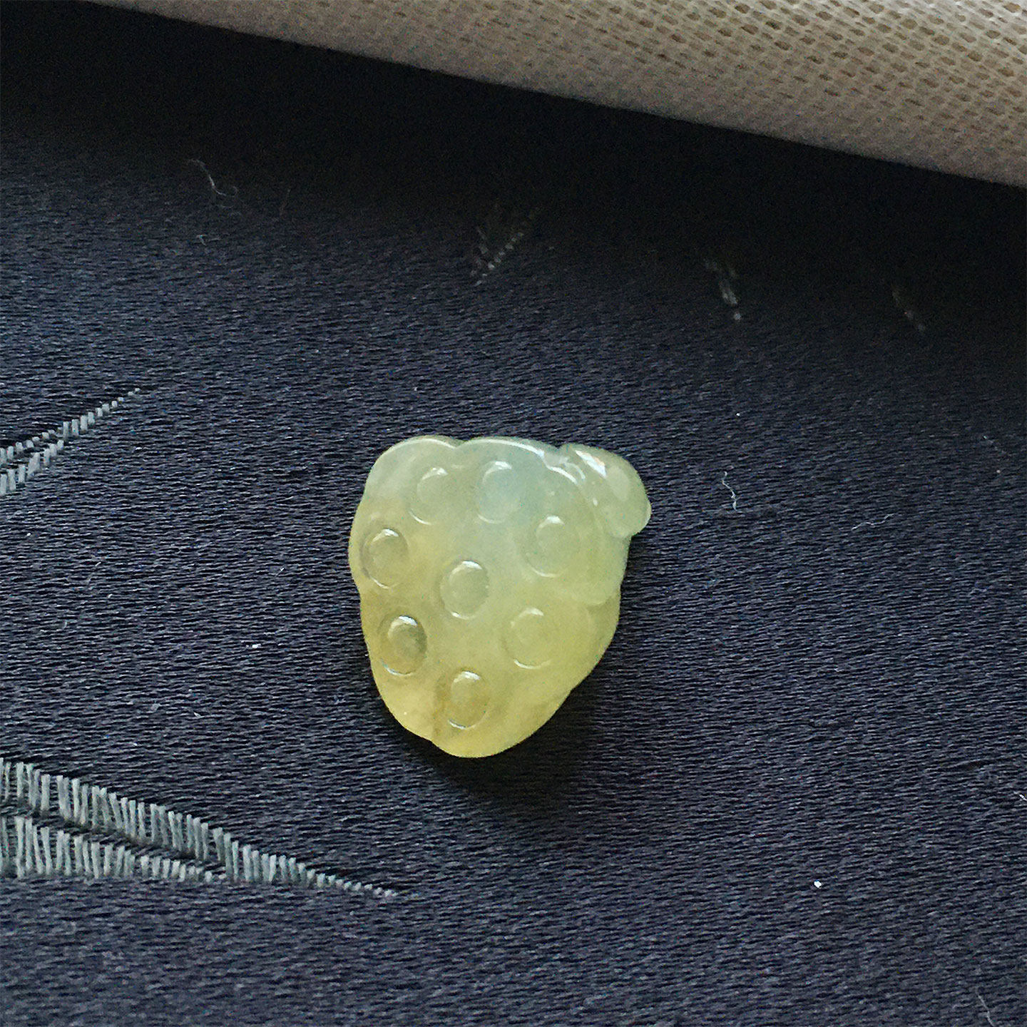 缅甸翡翠冰种黄翡玉精雕莲蓬吊坠