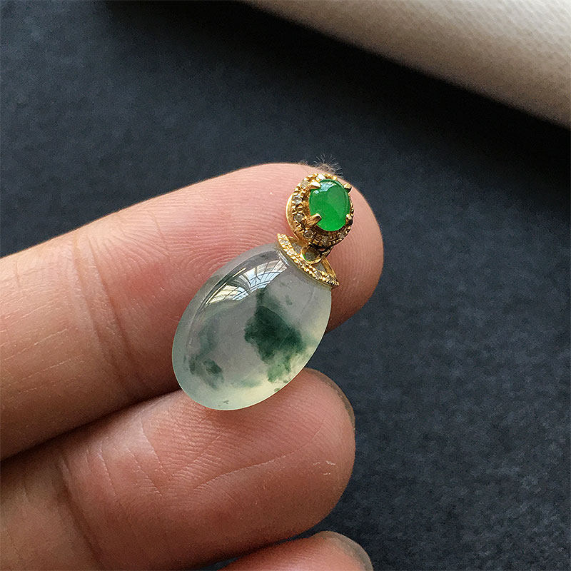 缅甸翡翠高冰种飘绿花玉蛋面吊坠女款18K金老种a货冰透蓝花素面