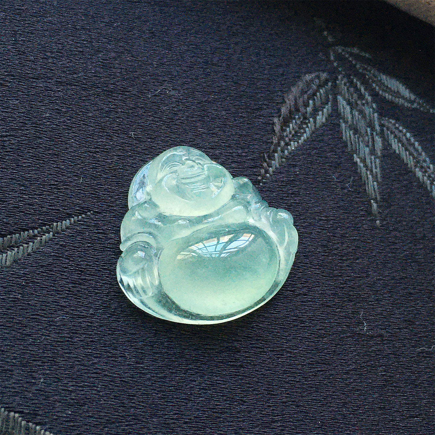 缅甸翡翠高冰种浅绿色玉佛公吊坠女款老种a货冰透润保平安佛挂件