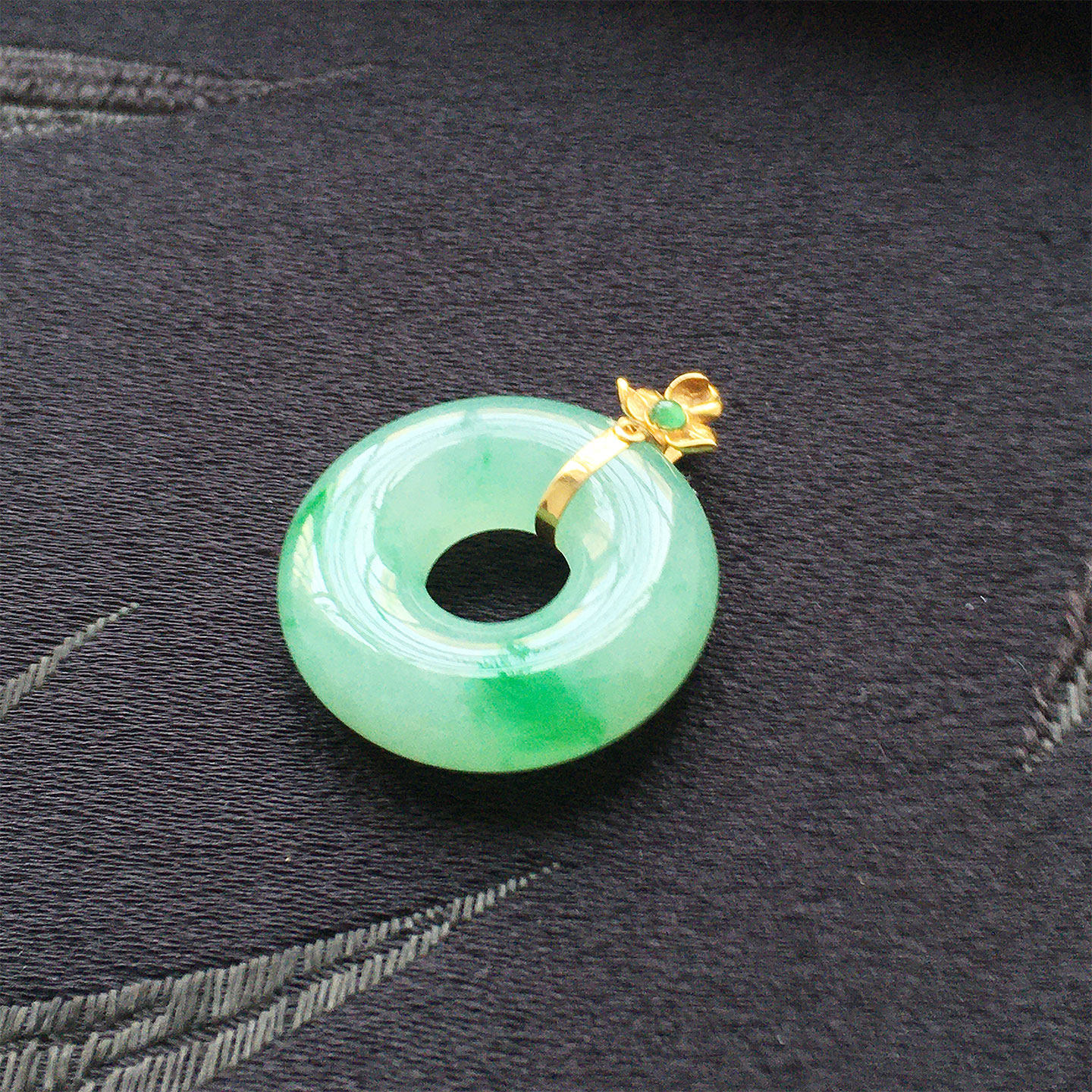 缅甸翡翠冰种飘阳绿色幸运环吊坠18K金扣老种a货冰绿玉怀古玉环