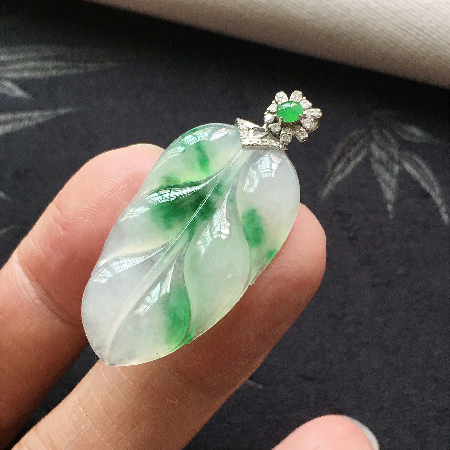 缅甸翡翠冰种飘阳绿树叶吊坠女款老种a货冰润细腻玉叶子18K金镶嵌