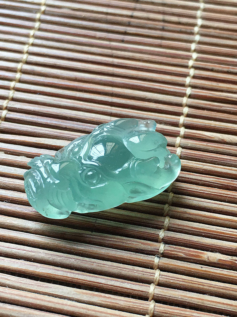 翡翠高冰种晴水绿生肖龙头吊坠