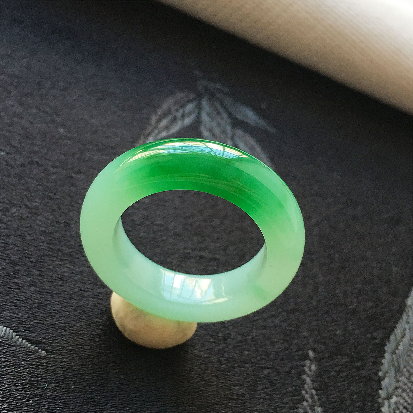 缅甸翡翠冰种翠绿色玉指环戒圈14号圈老种a货冰阳绿戒17mm女款戒