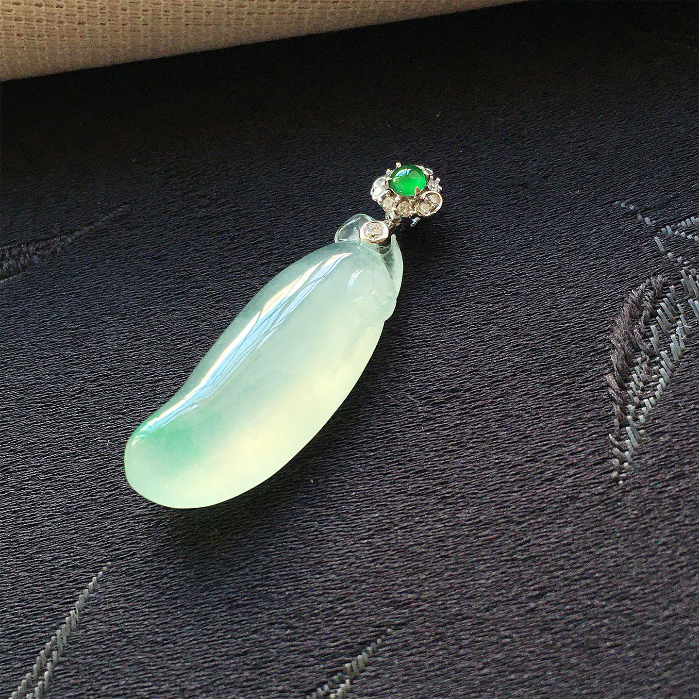 缅甸翡翠高冰种飘阳绿玉福瓜吊坠女款18K金高档玉瓜甜美绿玉瓜