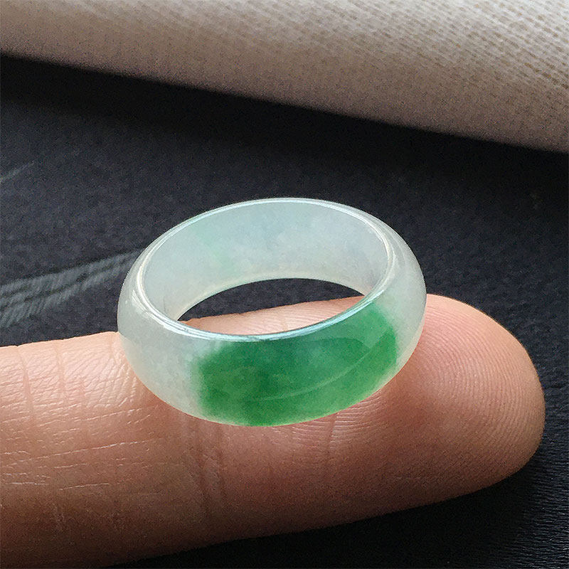 缅甸翡翠冰种宽版小圈尾戒9号女款老种a货冰绿色戒指纯净甜美戒