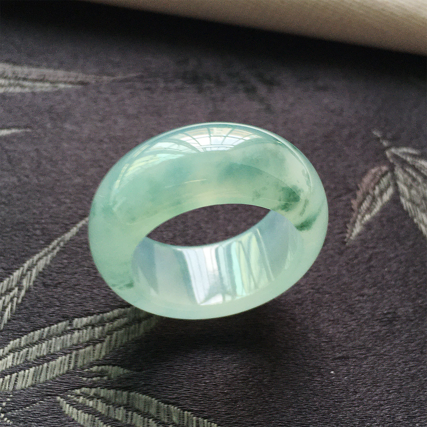 翡翠冰种飘蓝花玉指环宽版戒圈