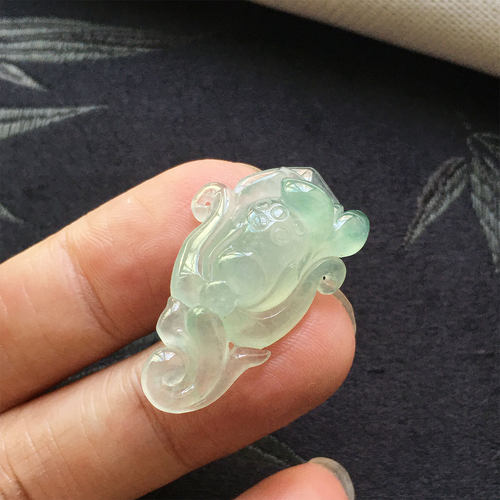 翡翠高冰种浅绿冰花吊坠裸石
