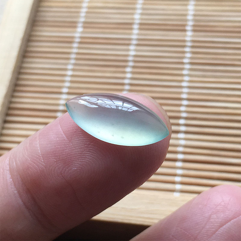 玻璃种浅绿色玉马眼蛋面裸石