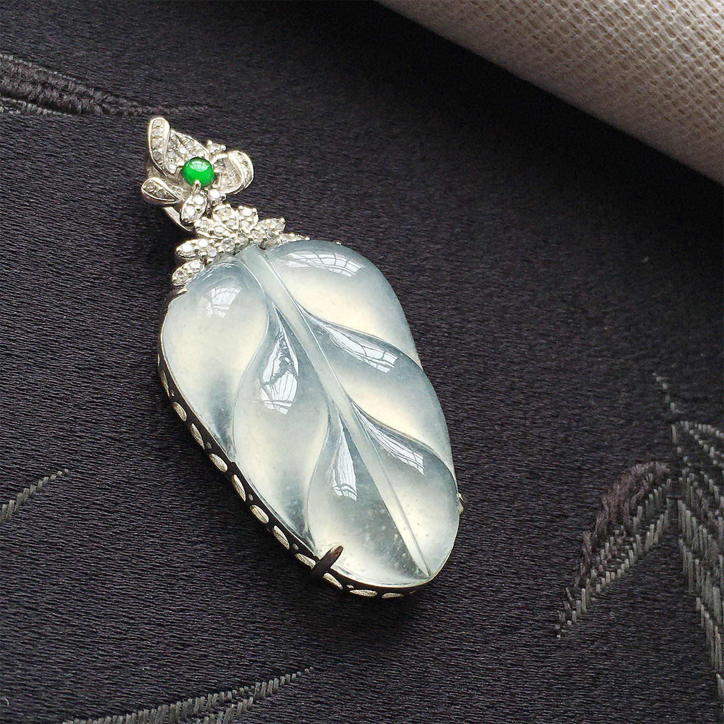 A货缅甸翡翠冰种树叶吊坠18K金镶翡翠白冰叶子挂件冰纯金枝玉叶坠