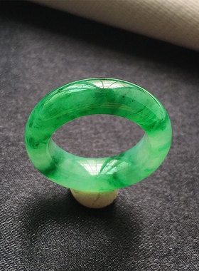 缅甸翡翠冰种翠绿色玉指环戒圈12号圈老种a货冰绿玉戒16mm绿戒指
