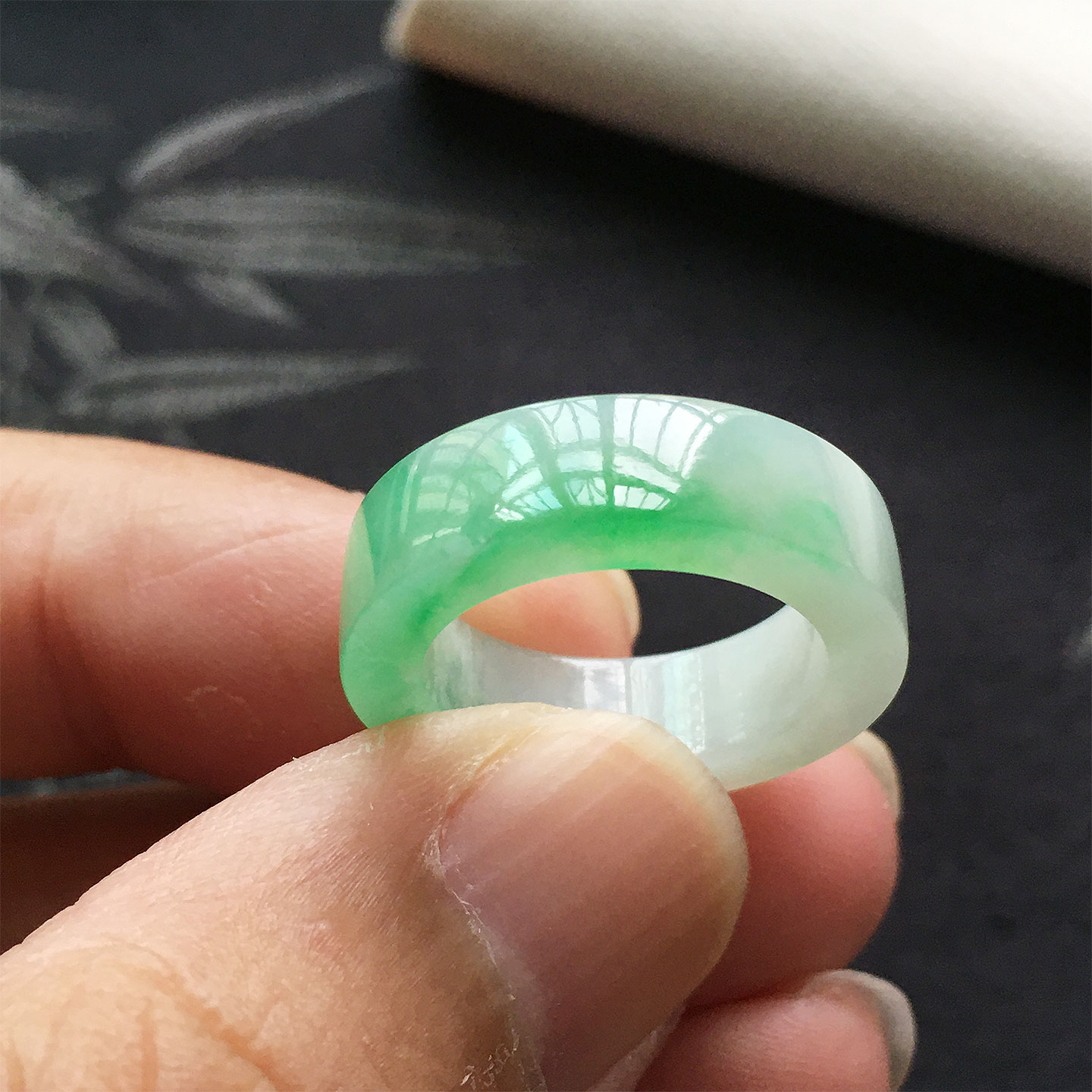 缅甸翡翠冰种阳绿色方款戒指