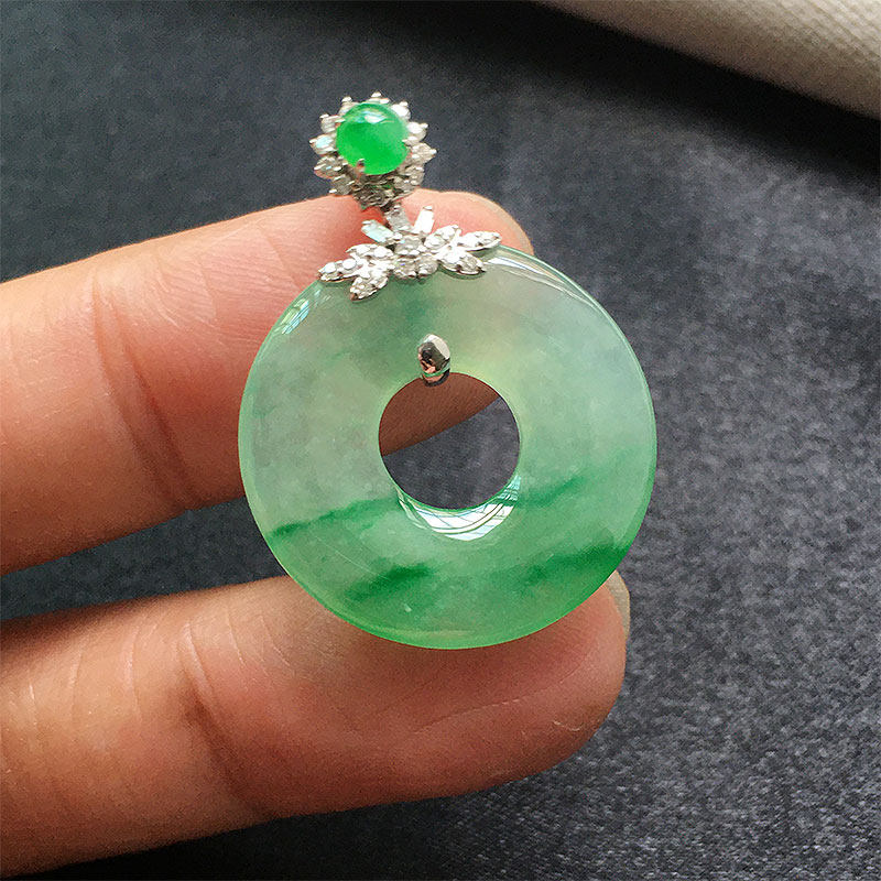 缅甸翡翠冰种阳绿色玉甜甜圈吊坠18K金女款玉扣绿平安扣幸运环