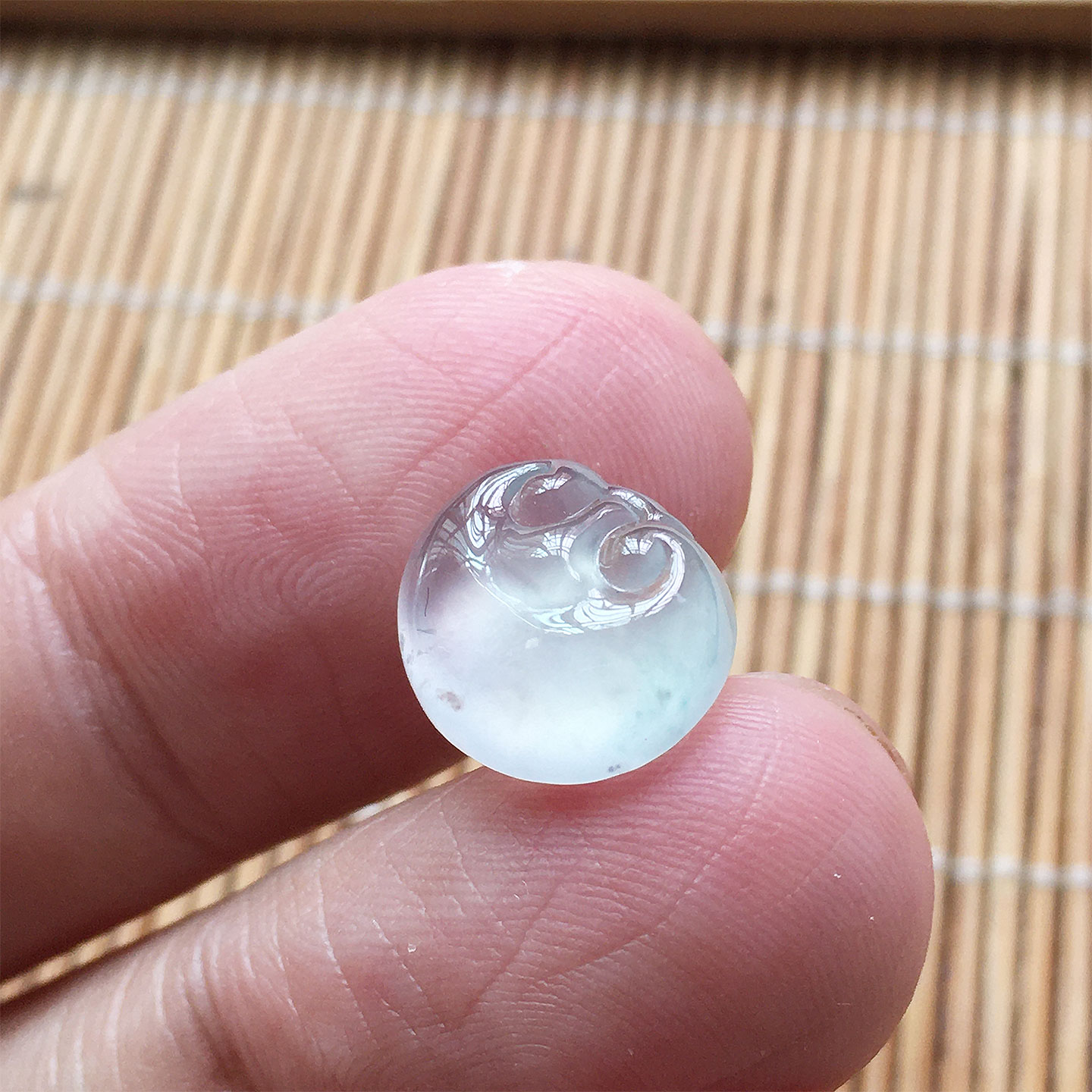 缅甸翡翠玻璃种纯净玉如意裸石