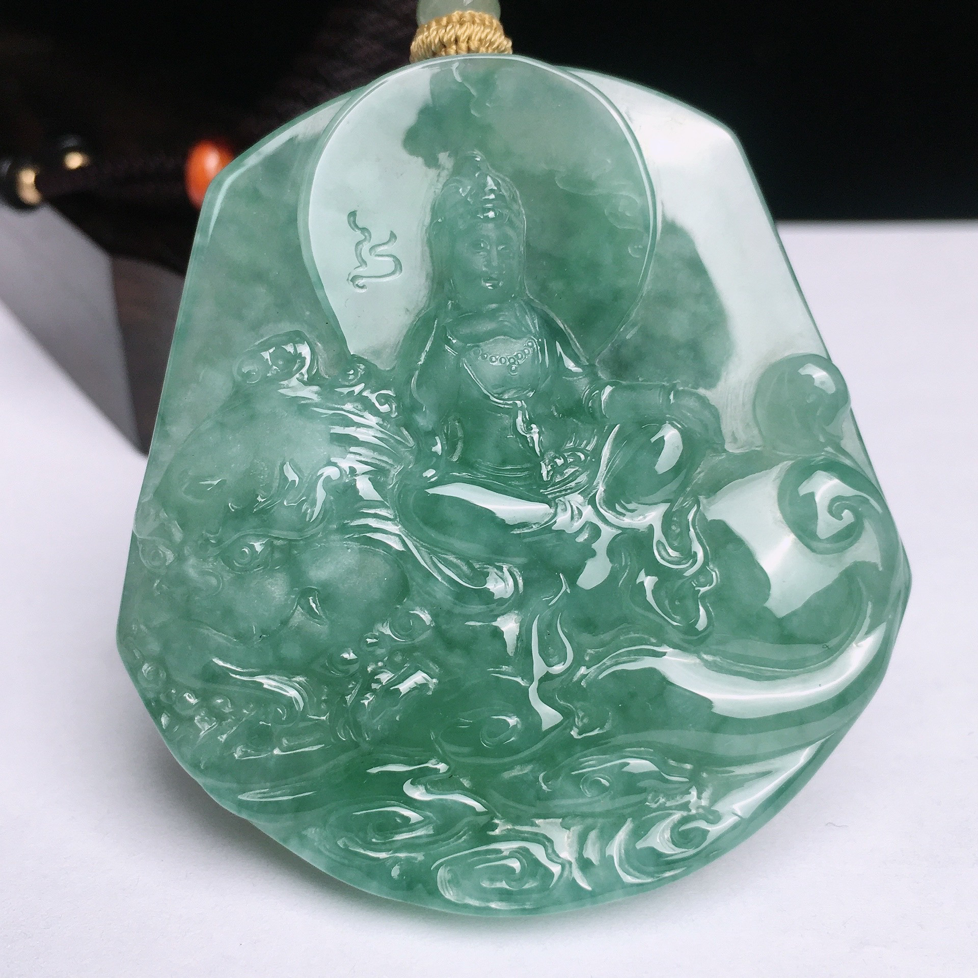 缅甸天然翡翠A货冰种满绿文殊菩颈饰