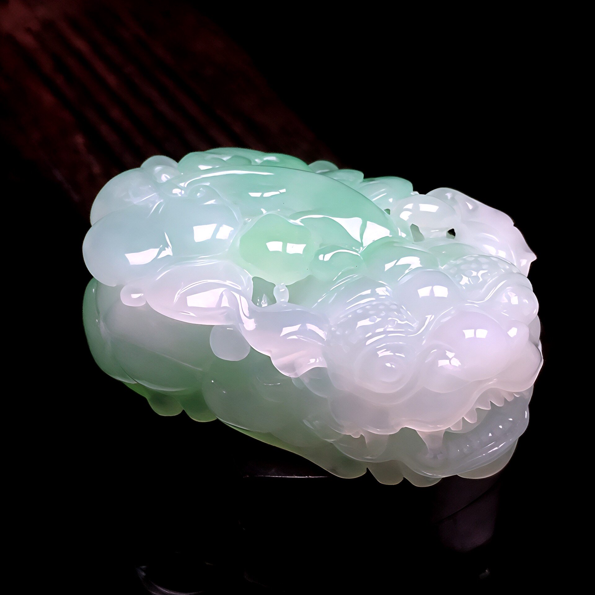 缅甸天然翡翠A货冰润起胶飘绿貔貅吊坠