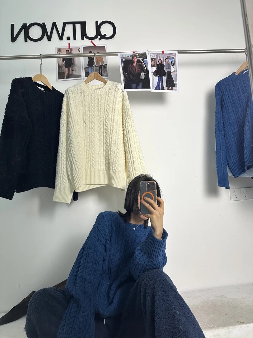 2025东大门新款超显瘦超舒服有质感大版麻花遮肉套头毛衣