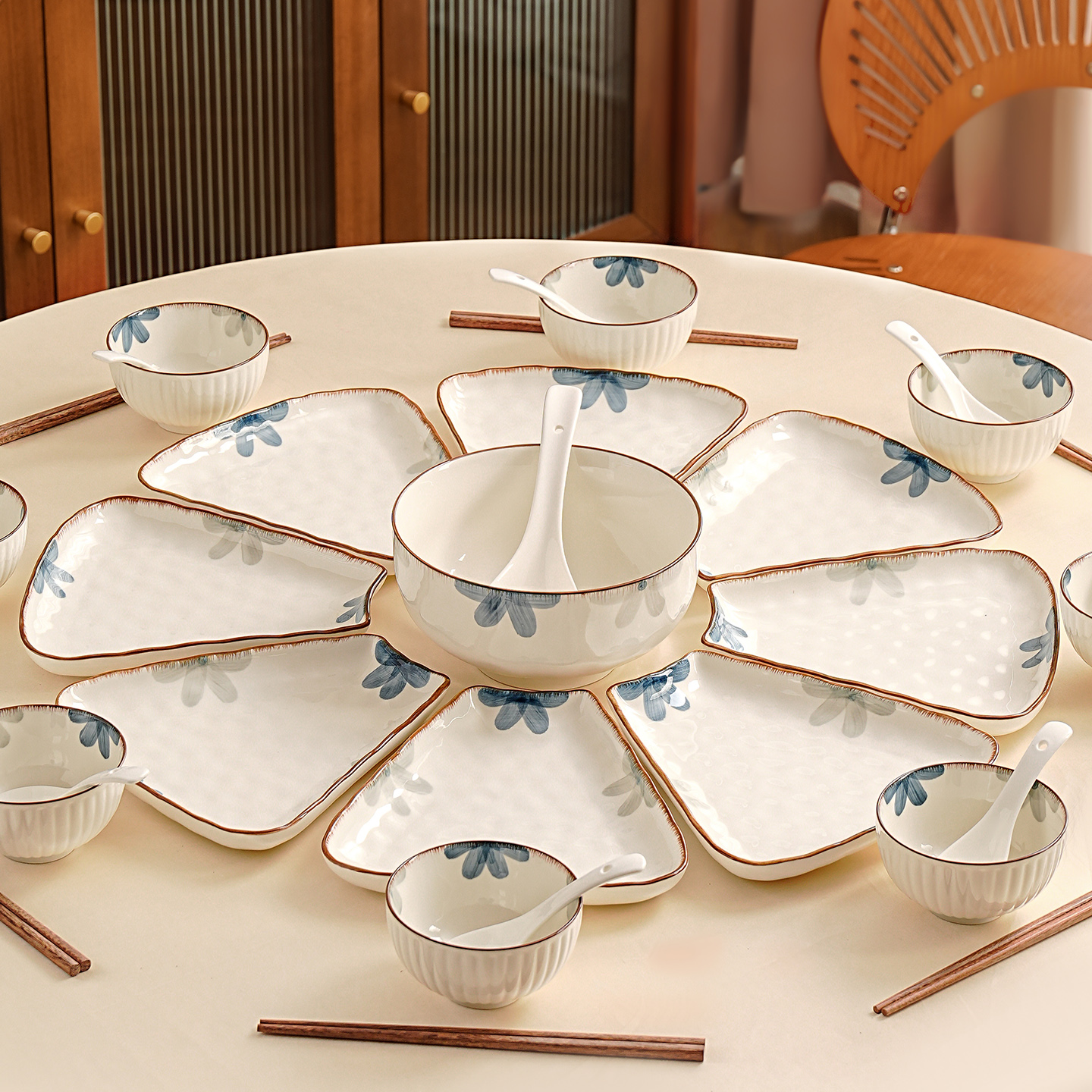 过年夜饭圆桌扇形盘子菜盘家用中式陶瓷团圆拼盘餐具组合碗碟套装