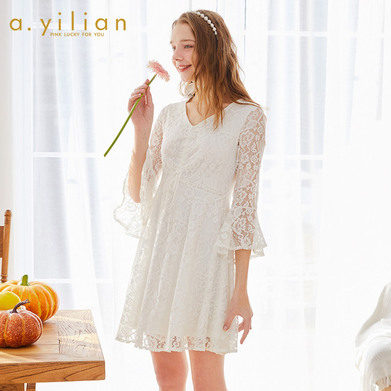 阿依莲旗舰店官网正品2020新款春装时尚百搭蕾丝高腰气质女连衣裙
