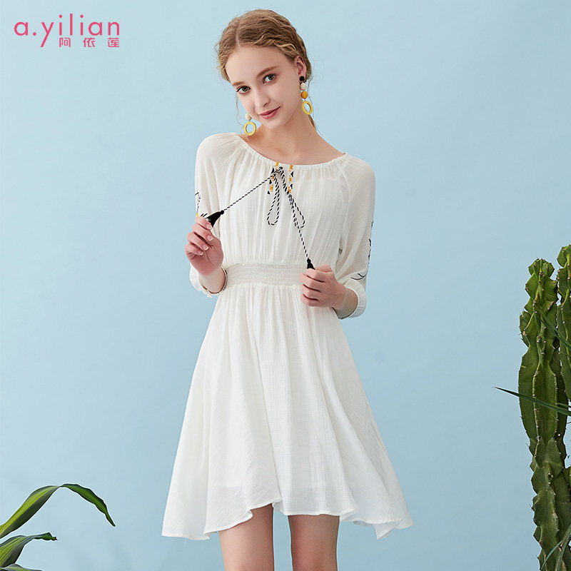 阿依莲2020春季新款中长款一字领刺绣连衣裙露肩收腰修身雪纺中裙