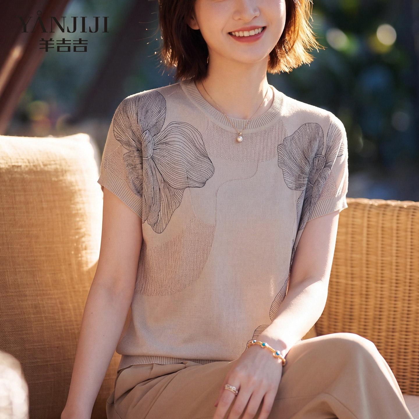 母亲节妈妈夏装冰丝短袖针织小衫洋派上衣女中年40岁宽松大尺码T
