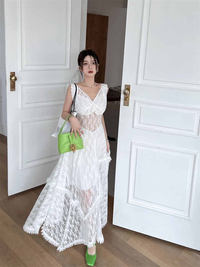 纯欲风v领蕾丝吊带连衣裙女夏季辣妹白色性感气质收腰中长款裙子