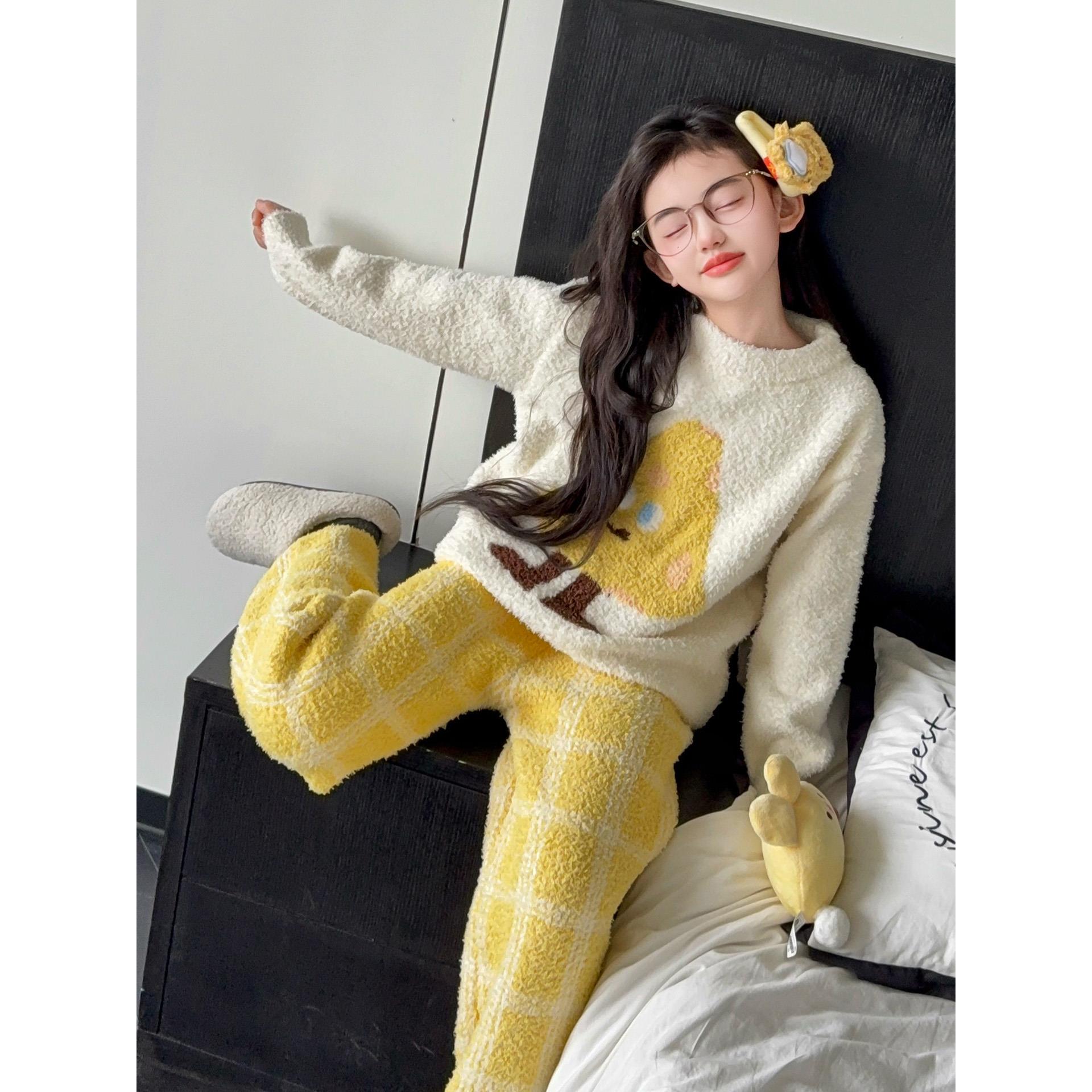 女童家居服冬款2025新珊瑚绒卡通家居服套装女加厚保暖睡衣青少年