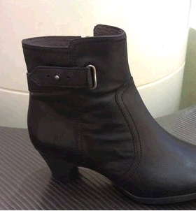 专柜正品BATA拔佳女鞋2022新款秋款女靴中跟粗跟真皮短靴子AWD63