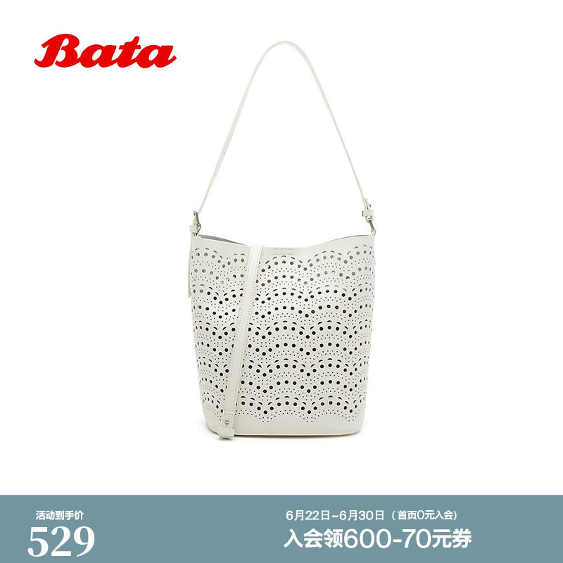 Bata水桶包2026夏商场新款时尚简约镂空花纹大容量单肩包26B01BX6