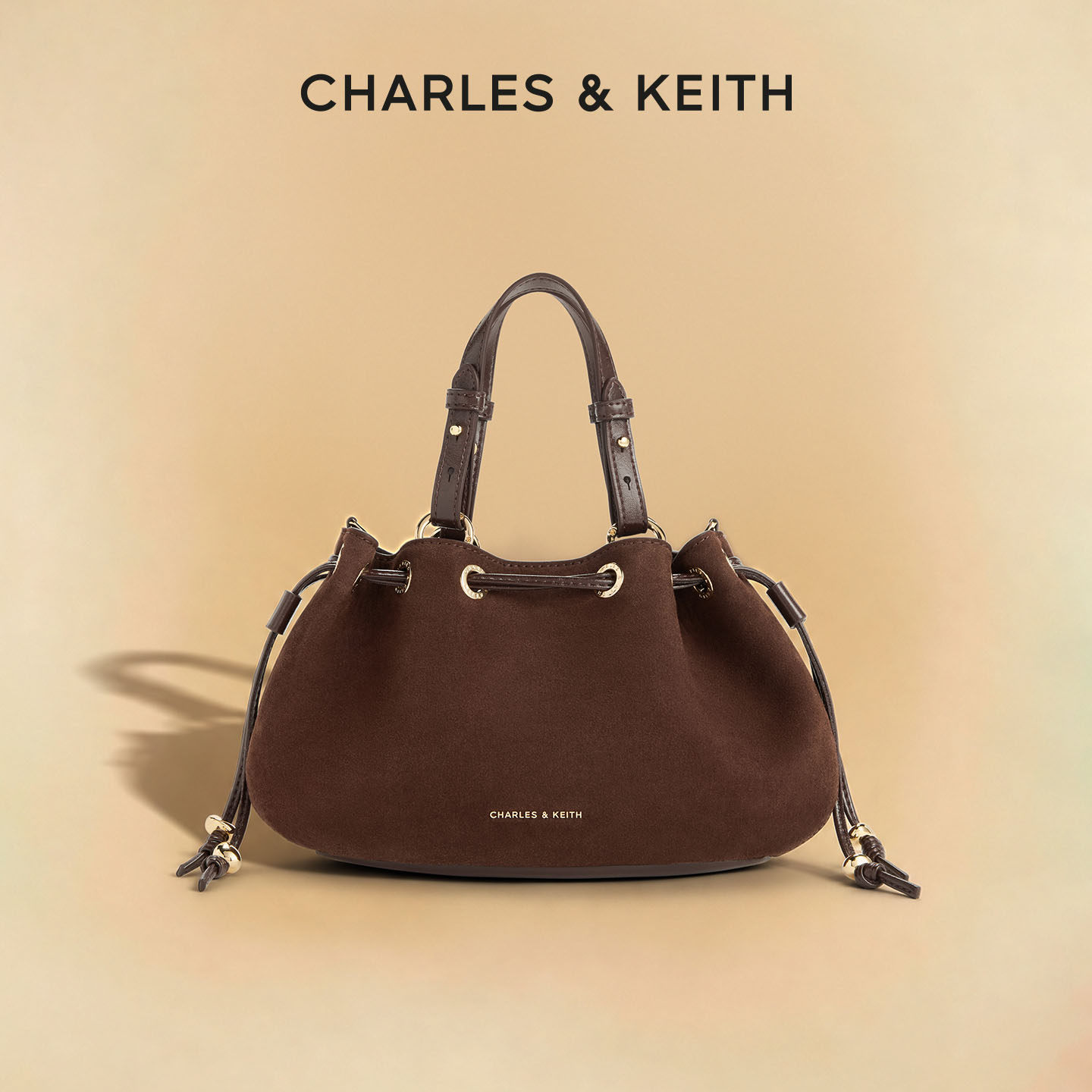[折扣推荐]CHARLES&KEITH秋季CK2-10671896-1抽绳绒面手提水桶包