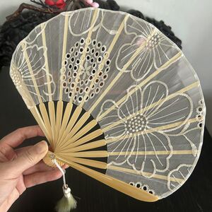 古典半透明折叠刺绣小扇随身携带贝壳扇日用女式折扇汉服旗袍杏色