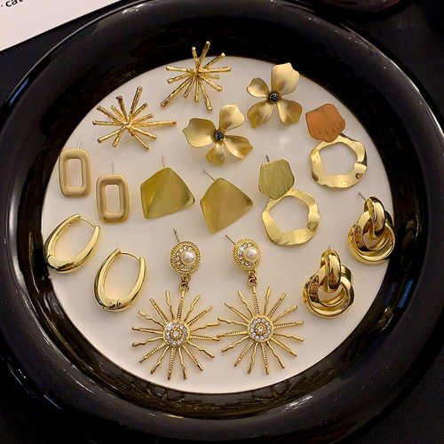 慕斯里简约高级感耳钉耳环