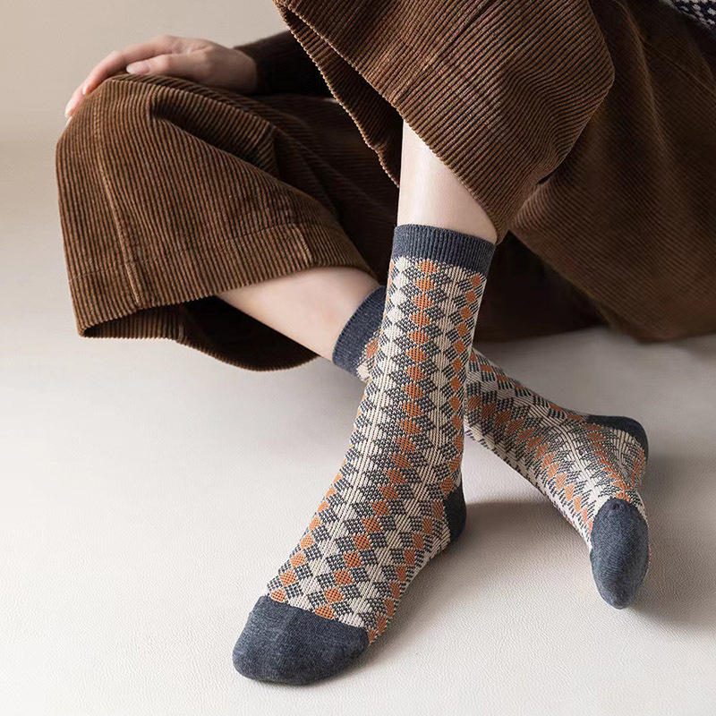 潮双针双路时尚中筒袜