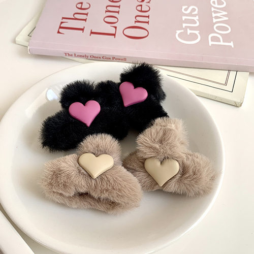 毛绒绒爱心迷你小抓夹女秋冬发夹