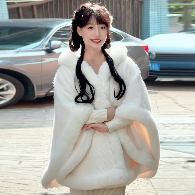 连帽仿水貂绒纯色宽松大码女披肩