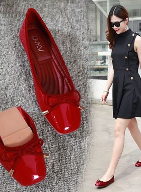 香港2025春秋新款红色平底单鞋女方头浅口软底豆豆鞋百搭蛋卷鞋秋