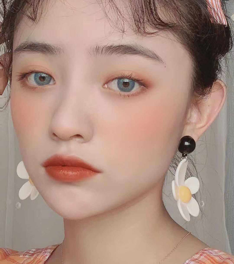 网红饰品白色大雏菊花朵耳钉百搭个性耳饰菜菜同款耳坠女耳环配饰