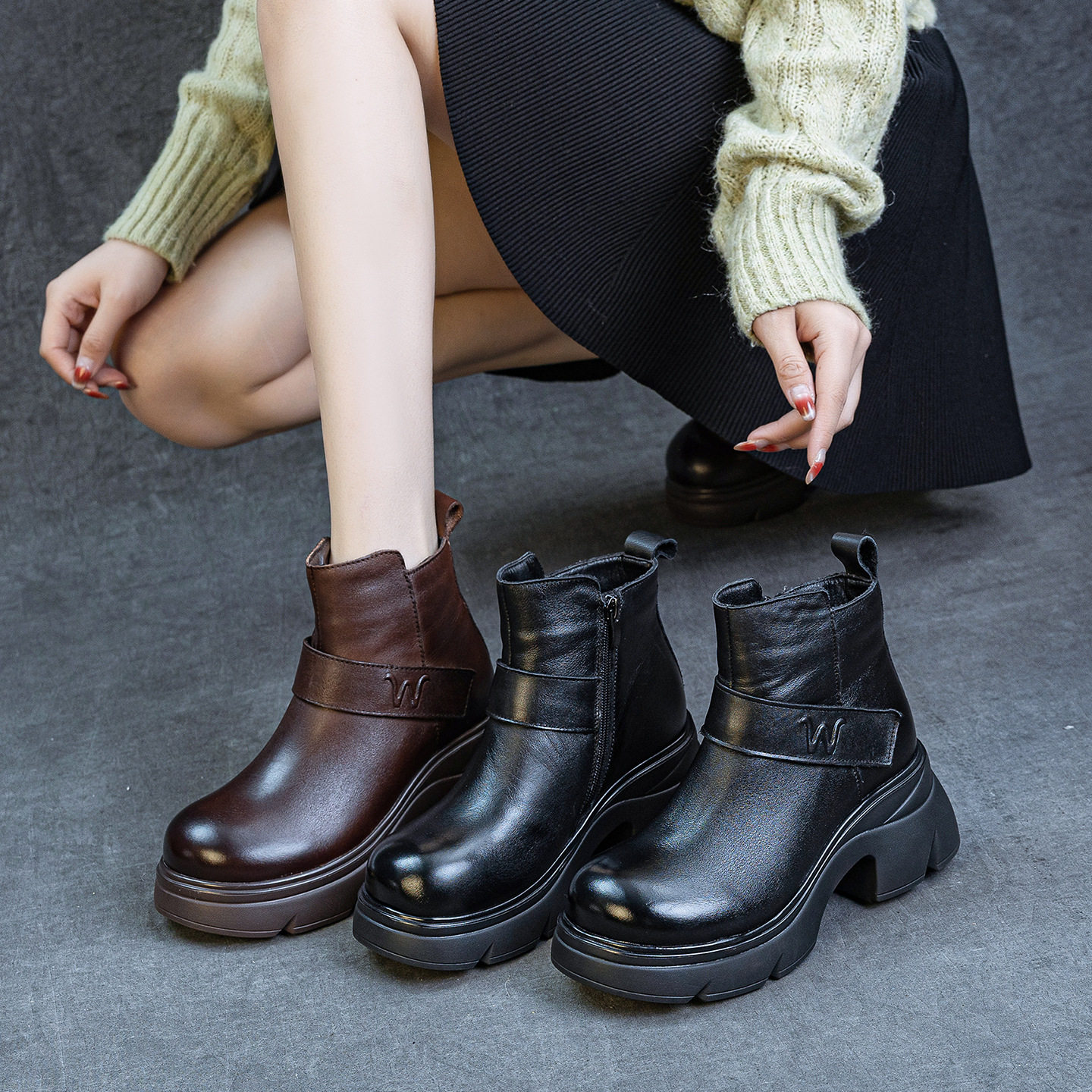 真皮女靴子2025秋冬季新款轻便发泡底头层牛皮粗中跟加绒加棉短靴