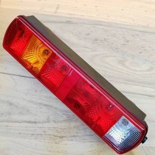 适用于上汽红岩杰狮后尾灯总成红岩金刚M500后依维柯C100C500尾