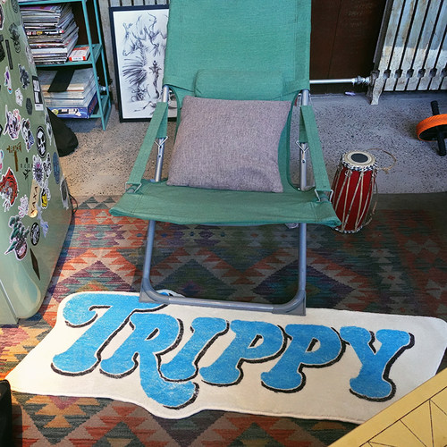 TRIPPY美式复古字体LOGO异形地毯