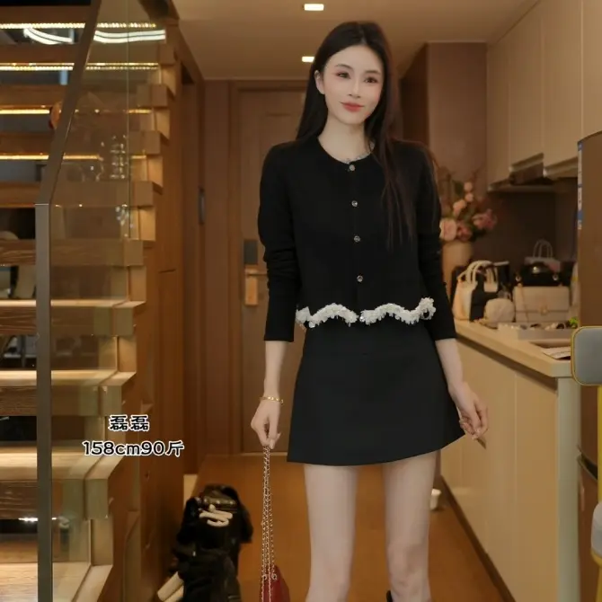 磊磊2025新款女装黑色糯米绒上衣 女宽松长袖冬短外套88125