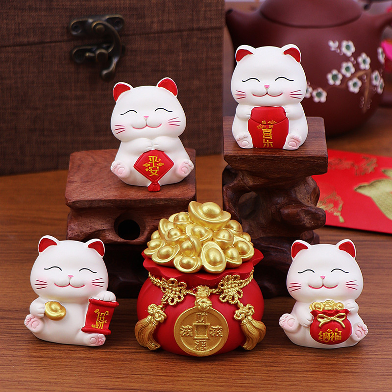 可爱迷你招财猫办公室桌面小摆件网红汽车中控台车载车内装饰用品