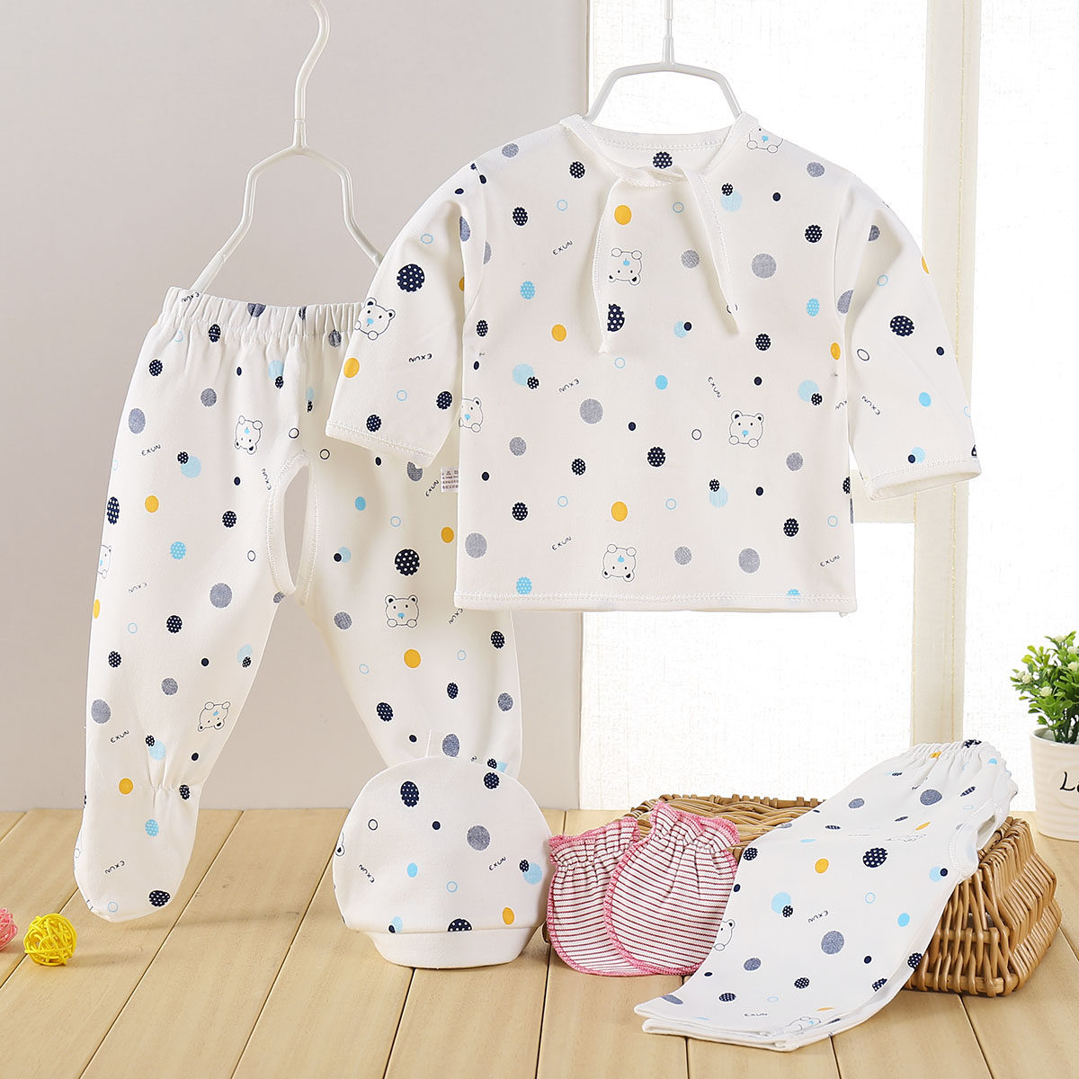 Coffret cadeau pour bébé - vêtements - Ref 1962876 Image 3